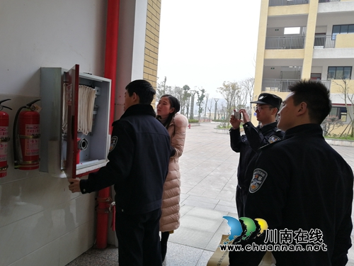 江阳区张坝街道到学校进行安全检查(图2) 江阳区张坝街道到学校进行安全检查(图2)