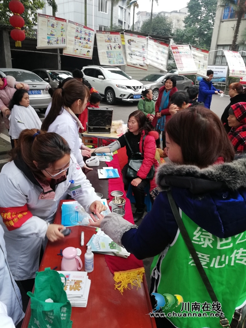 江阳区大山坪街道麻柳湾社区启动学雷锋志愿服务活动(图3)