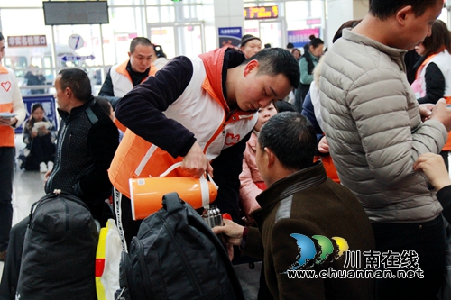 泸州龙马潭：青春志愿行&nbsp;温暖返程路(图3)