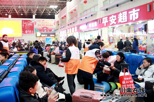 泸州龙马潭：青春志愿行&nbsp;温暖返程路(图4)