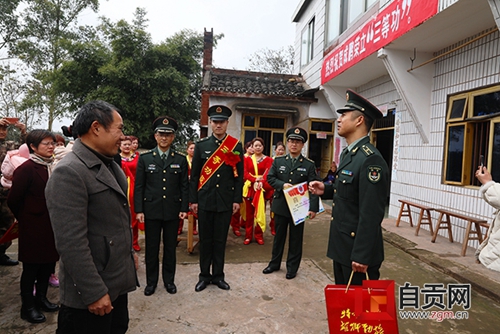 自贡铁血男儿立新功&nbsp;部队千里送喜报(图2)