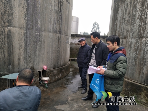 泸县潮河镇开展环保检查(图1)