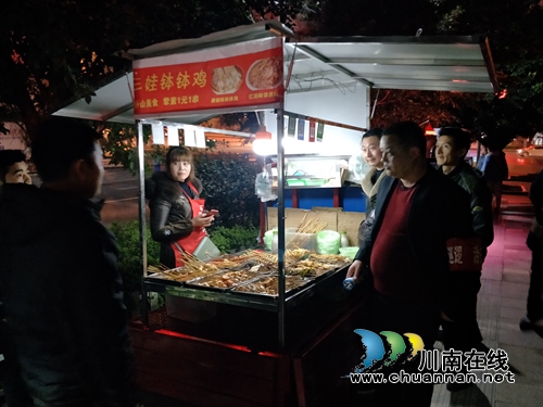 合江县合江镇对辖区内食品摊贩开展专项检查(图1)