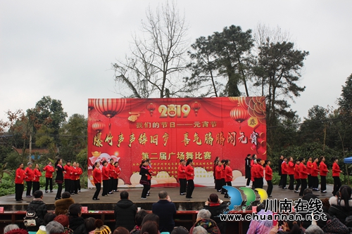 龙马潭区鱼塘街道举办第二届广场舞比赛(图2) 龙马潭区鱼塘街道举办第二届广场舞比赛(图2)