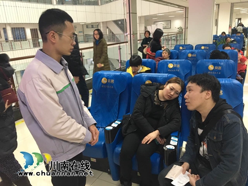 泸州：乘客突发病&nbsp;公交司机改变线路帮忙救助(图1)