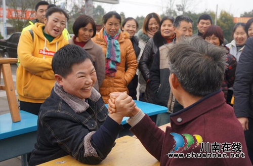 泸县立石镇举办“庆祝改革开放40周年暨农民健身运动会”(图1)