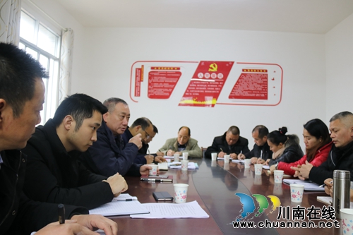 泸县政协副主席杜开卷到百和镇调研脱贫攻坚工作和河长制工作(图1) 泸县政协副主席杜开卷到百和镇调研脱贫攻坚工作和河长制工作(图1)