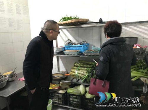 龙马潭区市场监督管理局开展2019年学校食品安全专项检查(图1)