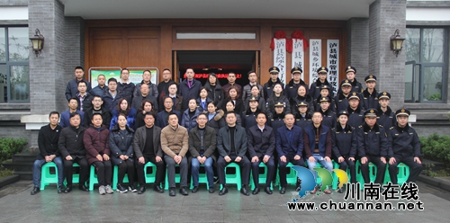 泸县综合行政执法局举行揭牌仪式(图2)