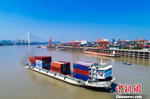 力争泸州港集装箱吞吐量达60万标箱(图1)