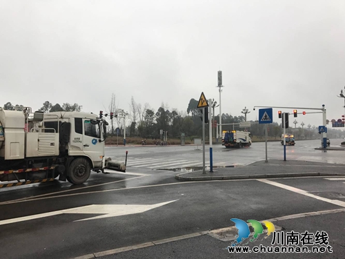 龙马潭区综合行政执法局三举措助力打造“最美机场路”(图2)