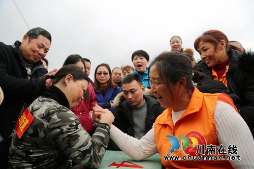 角逐力量较量智慧&nbsp;泸县举办农民工趣味运动会(图1)