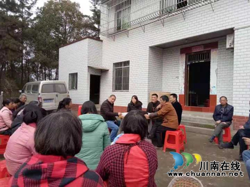 泸县太伏镇开展“走、服、引”主题活动院坝会(图1)