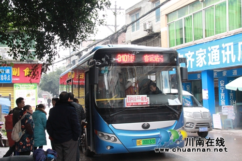 龙马潭：免费全域城镇公交为残疾人打造自由行(图1)