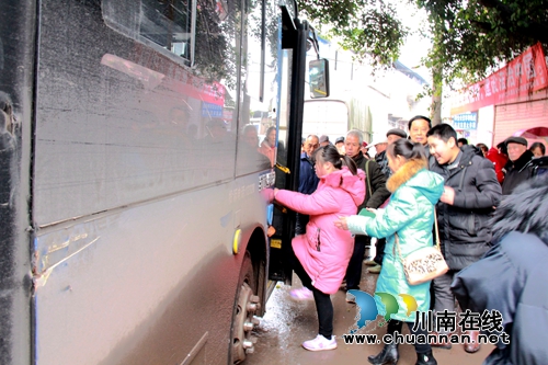 龙马潭：免费全域城镇公交为残疾人打造自由行(图2)