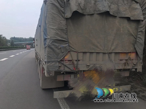 泸州：应急车道停车撒尿&nbsp;货车司机被严厉处罚(图2)