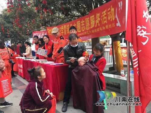 江阳区北城街道：弘扬雷锋精神&nbsp;志愿者在行动(图1)