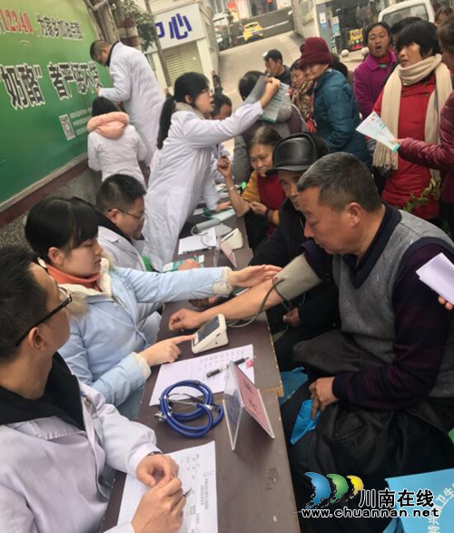 龙马潭特兴街道：健康义诊进社区&nbsp;贴心服务暖民心(图1)