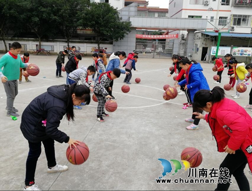 纳溪区天仙硐小学新学期“课程超市”开张了(图1)