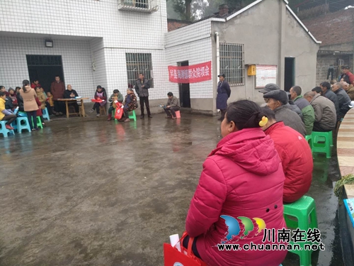 泸县海潮镇继续深入开展“走服引”主题活动(图1)