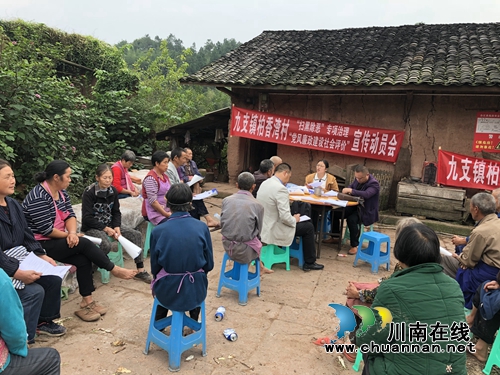 合江：驻村“美女书记”为贫困户撑起爱的天空(图4)