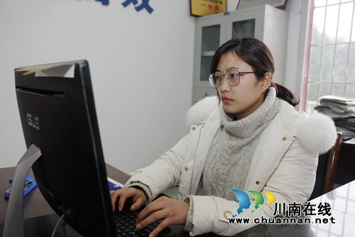 合江：驻村“美女书记”为贫困户撑起爱的天空(图6)