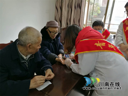 纳溪区人民医院开展学“3.5”雷锋志愿服务活动(图1)