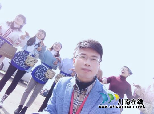 纳溪：茶山情歌飘香幸福&nbsp;网络红人助农增收(图3)