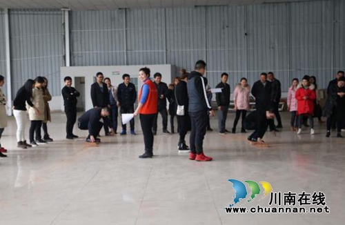 泸州市宣传贯彻中国工会十七大、四川工会十四大精神报告会在合江县临港工业园区召开(图4) 泸州市宣传贯彻中国工会十七大、四川工会十四大精神报告会在合江县临港工业园区召开(图4)