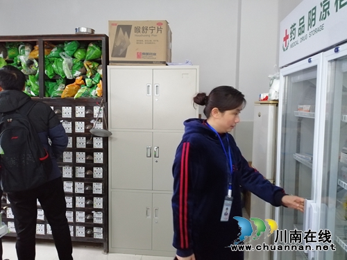 泸州市食品药品检验所到潮河镇开展药品安全抽样检查(图3) 泸州市食品药品检验所到潮河镇开展药品安全抽样检查(图3)