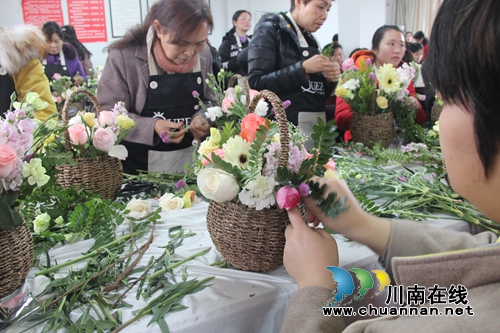 纳溪区棉花坡镇开展“乡村振兴巾帼行动”三八节庆祝活动(图2)