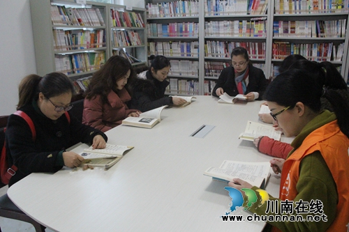 泸县海潮镇开展“玫瑰书香”女性读书活动(图1)