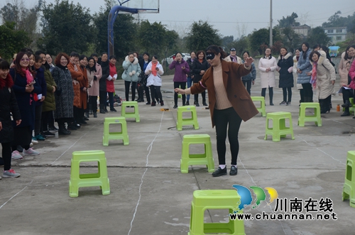 泸县太伏镇开展“三八”妇女节趣味活动(图4)