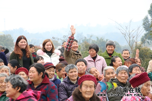 泸县潮河镇隆重举行“三八”节扶贫慰问暨先进表彰活动(图10) 泸县潮河镇隆重举行“三八”节扶贫慰问暨先进表彰活动(图10)