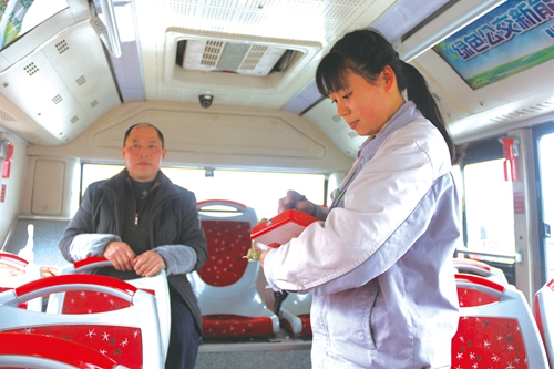 巾帼扬采天地间&nbsp;&nbsp;敢同日月争光辉(图3)