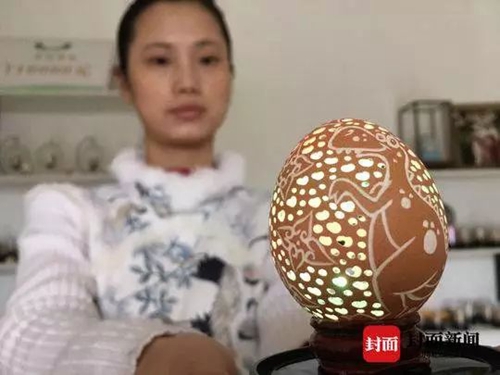 鸡蛋壳雕四大名著 自贡姑娘蛋雕作品震惊老外(图5) 鸡蛋壳雕四大名著 自贡姑娘蛋雕作品震惊老外(图5)