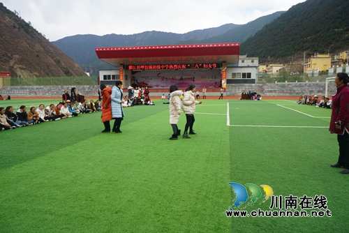 巾帼英姿别样红!甘孜州呷拉中学开展庆祝三八节活动(图1) 巾帼英姿别样红!甘孜州呷拉中学开展庆祝三八节活动(图1)