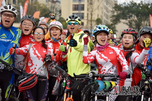 叙永国际山地马拉松开跑&nbsp;五国选手穿越醉美边城(图6)