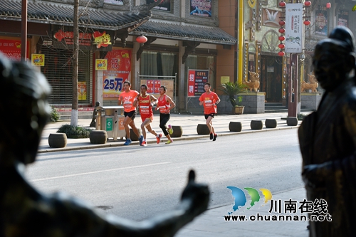 叙永国际山地马拉松开跑&nbsp;五国选手穿越醉美边城(图8)