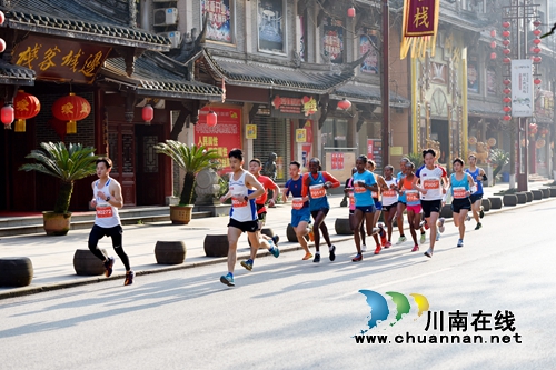 叙永国际山地马拉松开跑&nbsp;五国选手穿越醉美边城(图7)