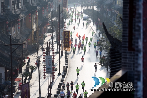 叙永国际山地马拉松开跑&nbsp;五国选手穿越醉美边城(图9)