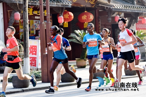 叙永国际山地马拉松开跑&nbsp;五国选手穿越醉美边城(图11)