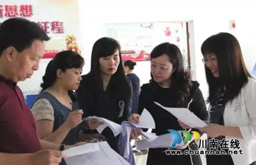 泸州市国土局局长丁跃萍以普通群众身份体验办事流程(图3)