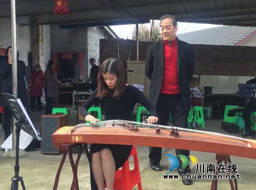 名家云集&nbsp;第16届酒城诗会暨第8届梨花诗会举行(图4)