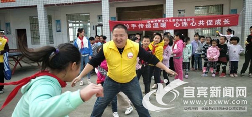七尺男儿有柔情 宜宾“公益达人”10年公益路(图4)