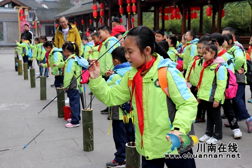 梓橦路学校渔子溪学校：亲近自然激发童趣&nbsp;研学旅行提升素质(图2)