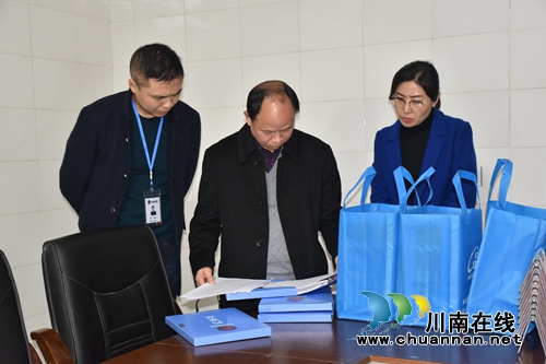 泸州市市场监管局副局长朱国松率队到泸县牛滩镇调研食品安全工作(图1)