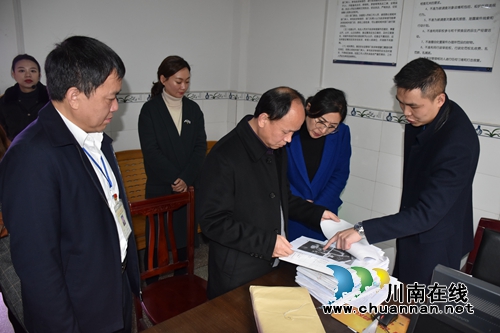 泸州市市场监管局副局长朱国松率队到泸县牛滩镇调研食品安全工作(图2)