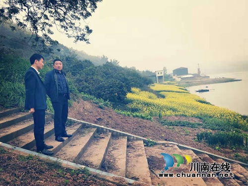 泸县太伏镇党委书记开展河长巡河工作(图2)