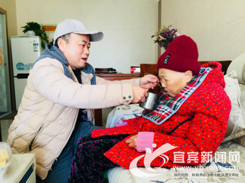 女婿胜似亲儿&nbsp;宜宾江安男子坚持守护患病岳母(图1)
